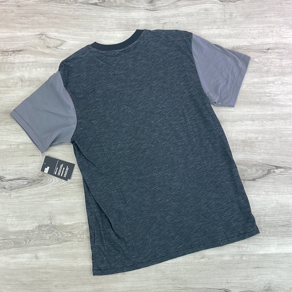 HURLEY - NIKE DRYFIT BRIDGE POCKET TEE SHIRT - Picture 5 of 5